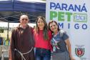 Frei José Maria, Luciana Saito Massa e Fabiane de Campos em frente a banner do evento
